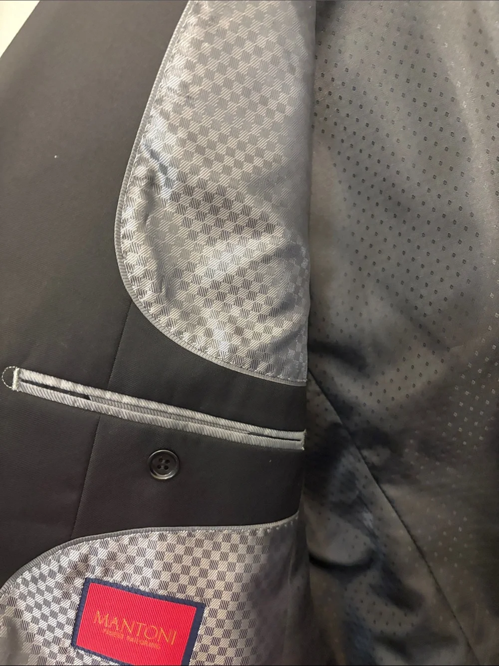 Mantoni virgin wool wrinkle free Men's Black Two-Button Notch Lapel Blazer